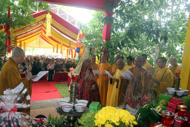 Đại lễ cầu siêu 13 chiến sĩ thông tin tại hang Lèn Hà – Quảng Bình