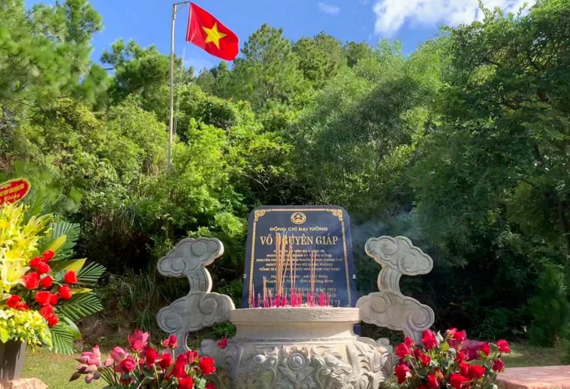 “ VŨNG CHÙA NGÀY VỀ “ tại lăng mộ Đại tướng ở Vũng Chùa, Đảo Yến.