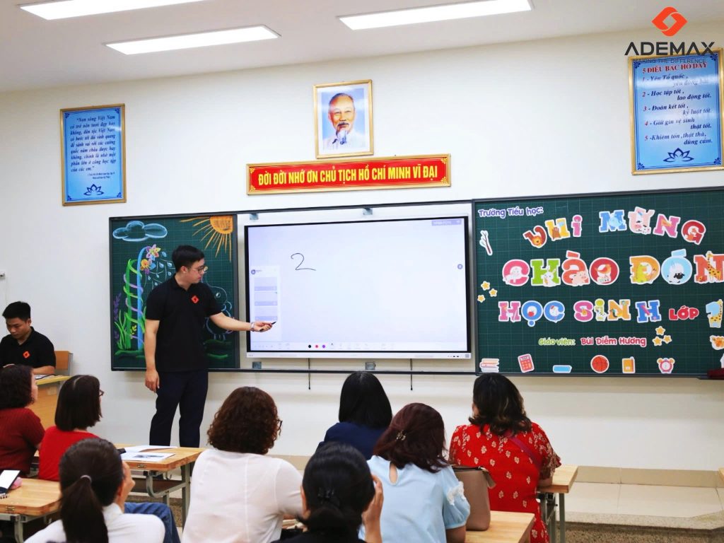 ADEMAX ĐỒNG HÀNH CÙNG ĐỐI TÁC ĐẠI LÝ TRIỂN KHAI MÀN HÌNH HUAWEI TẠI TRƯỜNG TIỂU HỌC