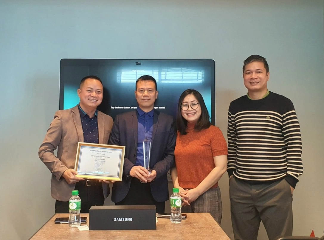 Ademax tiếp tục được trao chứng nhận Platium Partner 2020 của Samsung trong mảng hiển thị chuyên dụng