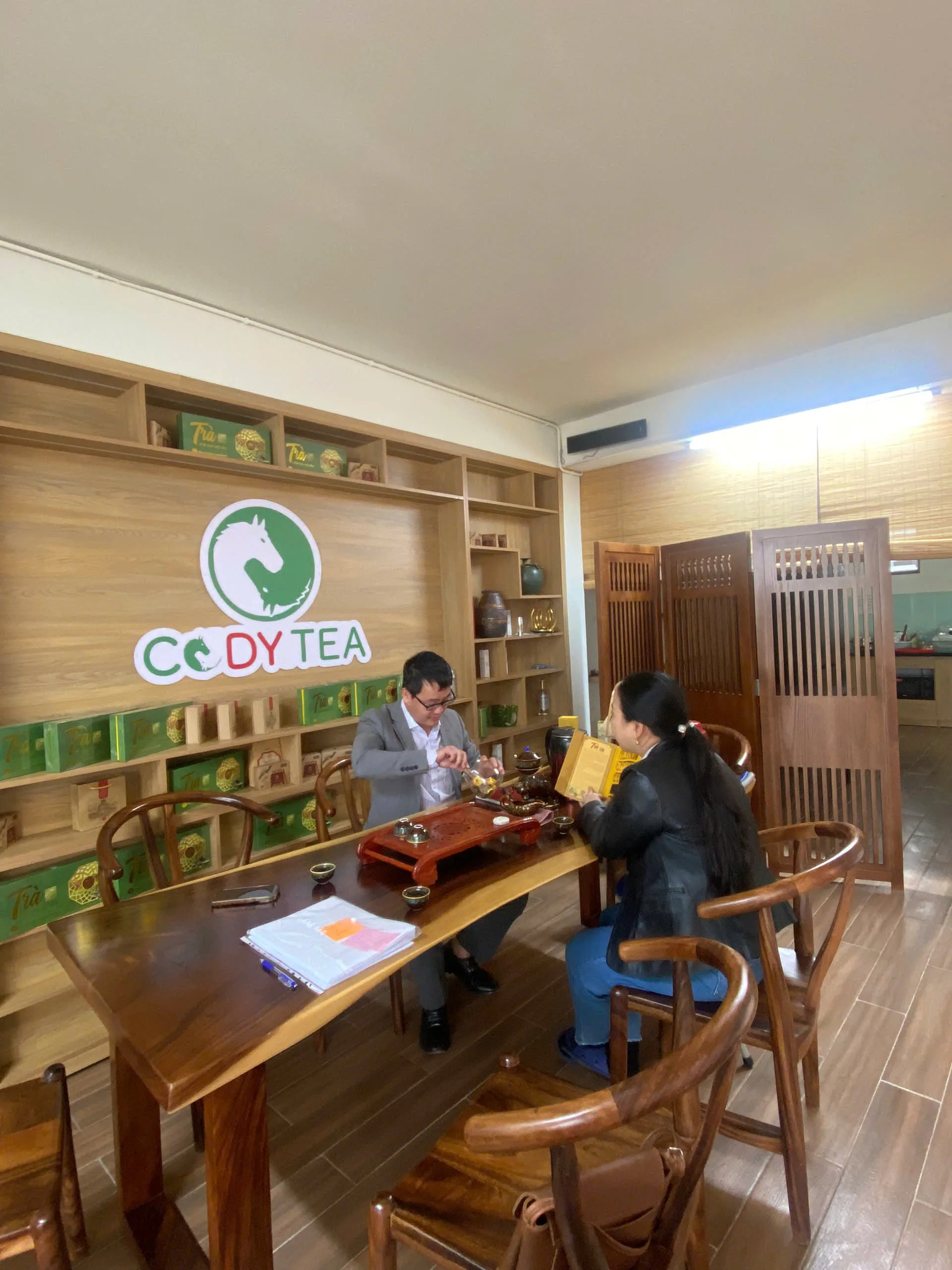 CÔNG TY CỔ PHẦN VIFOSA TRAO CHỨNG NHẬN ISO 22000:2018 CHO CÔNG TY CỔ PHẦN CODY TEA